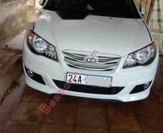 Hyundai Avante 1.6 MT 2016 - Bán xe Hyundai Avante 1.6 MT năm 2016, màu trắng xe gia đình