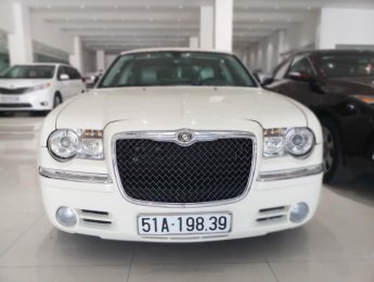 Chrysler 300 3.5AT 2010 - Cần bán xe Chrysler 300 3.5AT đời 2010, màu trắng, xe nhập