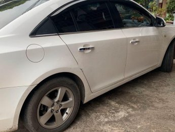 Chevrolet Cruze  LT 1.8 2011 - Bán Chevrolet Cruze LT 1.8 2011, màu trắng, xe gia đình