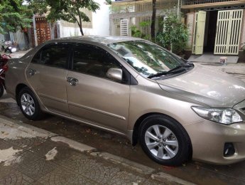Toyota Corolla   2013 - Bán Toyota Corolla đời 2013, màu ghi vàng 