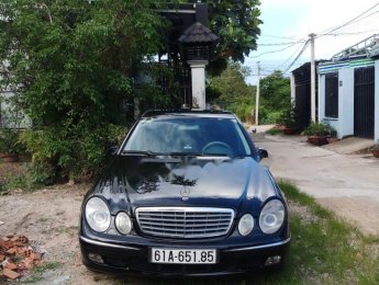 Mercedes-Benz E class E200 2004 - Cần bán gấp Mercedes E200 sản xuất 2004, màu đen, xe nhập
