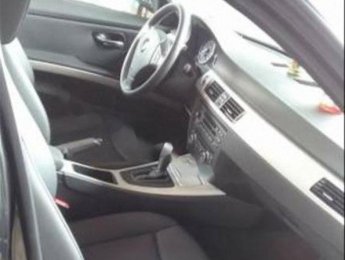 BMW 3 Series 320i 2010 - Cần bán gấp BMW 3 Series 320i năm 2010, màu đen, nhập khẩu nguyên chiếc còn mới, giá chỉ 440 triệu