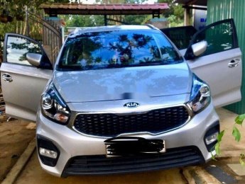 Kia Rondo MT 2017 - Cần bán gấp Kia Rondo MT đời 2017, giá tốt