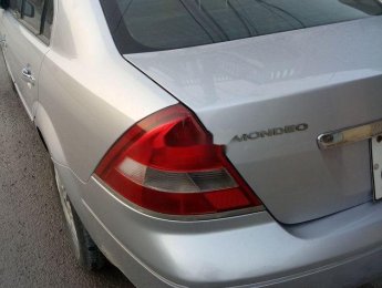 Ford Mondeo 2004 - Cần bán gấp Ford Mondeo đời 2004, màu bạc, nhập khẩu, giá 220tr