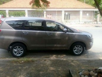 Toyota Innova   2017 - Bán Toyota Innova sản xuất 2017, màu bạc, xe nhập