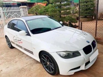 BMW 3 Series   2011 - Bán BMW 320i AT 2011, màu trắng, xe gia đình, giá tốt