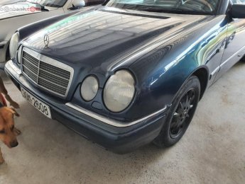Mercedes-Benz E class 1997 - Bán Mercedes Benz E class E230 MT 1997, màu xanh lam máy chạy êm