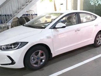 Hyundai Elantra MT 2018 - Cần bán gấp Hyundai Elantra MT năm sản xuất 2018, màu trắng, nhập khẩu, giá tốt