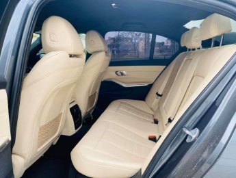 BMW 3 Series 2019 - Cần bán nhanh chiếc BMW 3 Series 330i M-Perfomance, đời 2019, màu xám, xe nhập