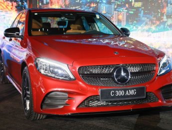 Mercedes-Benz C class 2019 - Giảm giá tiền mặt, tặng phụ kiện chính hãng với chiếc Mercedes-Benz C300 AMG, đời 2020