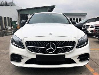 Mercedes-Benz C class 2020 - Khuyến mãi giảm giá với chiếc Mercedes-Benz C300 AMG, sản xuất 2020, giao nhanh