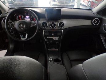 Mercedes-Benz CLA class   2017 - Cần bán xe Mercedes CLA200 sản xuất 2017, màu nâu mới 99%
