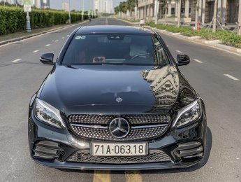 Mercedes-Benz C class 2019 - Cần bán lại xe Mercedes C class sản xuất 2019, màu đen