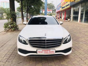 Mercedes-Benz E class 2017 - Bán Mercedes E200 sản xuất 2017, màu trắng, số tự động