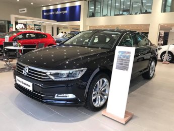 Volkswagen Passat Bluemotion Comfort 2018 - Bán Volkswagen Passat Bluemotion Comfort năm 2018, màu đen, nhập khẩu chính hãng