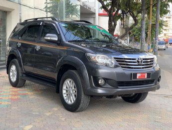 Toyota Fortuner 2014 - Bán ô tô Toyota Fortuner 2.7V -1 cầu đời 2014, màu xám, biển SG - chuẩn 113.000km - giá tốt giao ngay