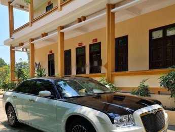 Chrysler 300C      2008 - Cần bán lại xe Chrysler 300C sản xuất năm 2008, hai màu, xe nhập  
