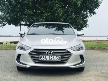 Hyundai Elantra 2018 - Bán ô tô Hyundai Elantra đời 2018, màu bạc còn mới