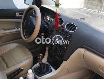 Ford Focus 2005 - Cần bán gấp Ford Focus đời 2005, màu bạc, nhập khẩu  