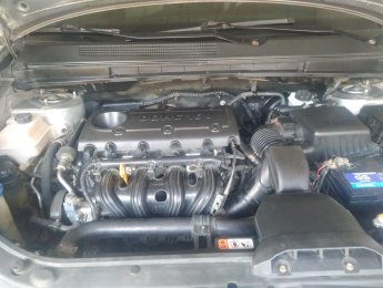 Kia Carens MT 2015 - Bán Kia Carens MT sản xuất năm 2015, màu bạc, 275tr