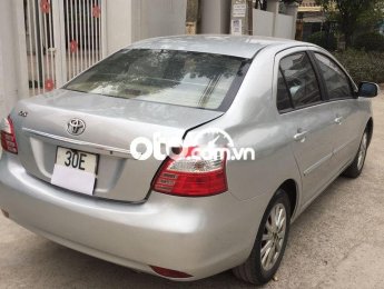 Toyota Vios MT 2011 - Bán Toyota Vios MT sản xuất 2011, màu bạc xe gia đình