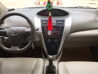 Toyota Vios 2013 - Cần bán xe Toyota Vios 1.5E MT 2013, màu bạc chính chủ, giá chỉ 270 triệu