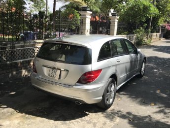 Mercedes-Benz R class R350 2008 - Selling 2008 Mercedes R350 car, silver color, price 400 million VND