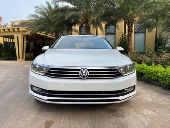 Volkswagen Passat 2017 - Cần bán gấp Volkswagen Passat 1.8 TSI 2017, màu trắng, nhập khẩu