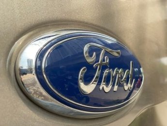Ford Ranger 2020 - Xe màu vàng cát, số tự động