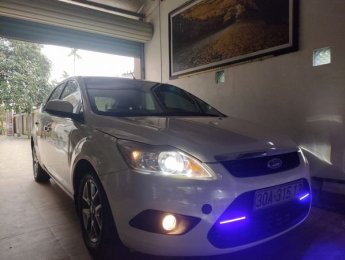 Ford Focus 2010 - Màu trắng, số tự động