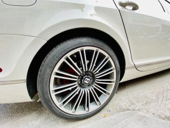 Bentley Continental 2011 - Màu trắng, nhập khẩu
