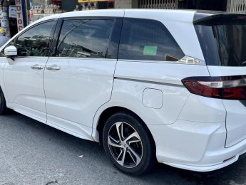Honda Odyssey 2017 - Xe màu trắng, nội thất đen