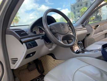 Mercedes-Benz E200 2008 - Màu vàng cát