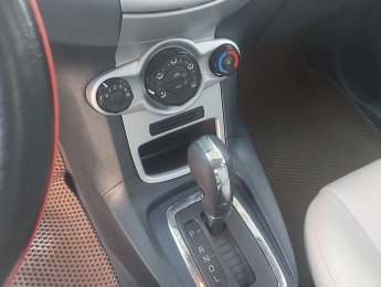 Ford Fiesta 2012 - Xe màu vàng cát