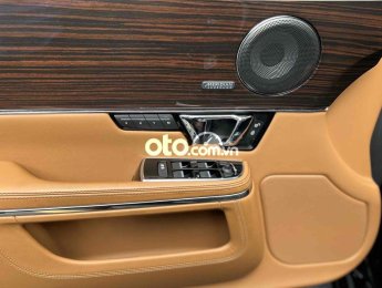 Jaguar XJ series 2016 - Xe màu đen, xe nhập