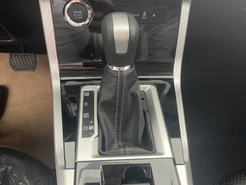 Toyota Veloz Cross 2022 - Sẵn xe, giao ngay