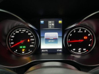 Mercedes-Benz GLC 200 2019 - Màu đỏ, nhập khẩu nguyên chiếc