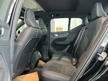 Volvo XC40 2022 - Model 2023 - Ưu đãi hấp dẫn cuối năm - Sẵn xe giao ngay, bộ quà tặng chính hãng Volvo