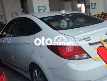 Hyundai Accent Cần nhượng lại gấp  xe gia đình màu trắng 2017 - Cần nhượng lại gấp Accent xe gia đình màu trắng