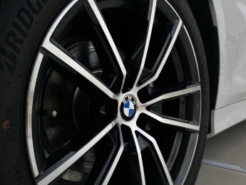 BMW 320i 2022 - Tặng gói bảo hành mở rộng đến 5 năm