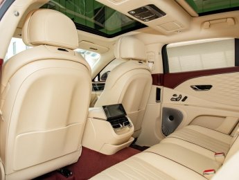Bentley Flying Spur 2021 - Xe màu đỏ