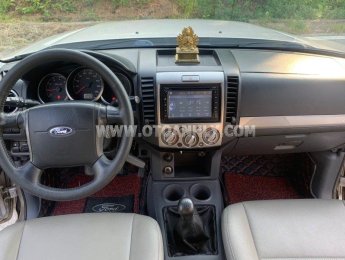 Ford Everest 2013 - Xe màu bạc