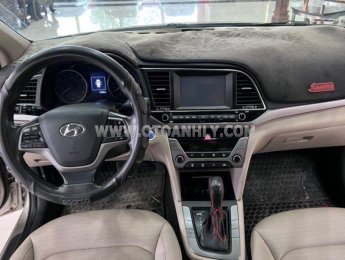 Hyundai Elantra 2018 - Số tự động