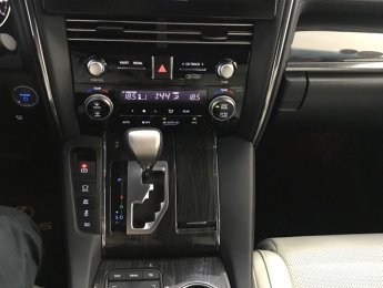 Lexus LM 300 2020 - Màu đen, nội thất kem, 7 chỗ đa dụng và sang trọng