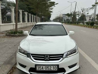 Honda Accord 2014 - Màu trắng, nhập khẩu nguyên chiếc