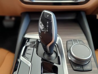 BMW 520i 2023 - [Ưu đãi hot 50% phí trước bạ tháng 4/2023] Có xe giao ngay, đủ màu tại showroom