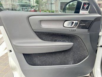 Volvo XC40 2019 - Màu trắng/nội thất đen