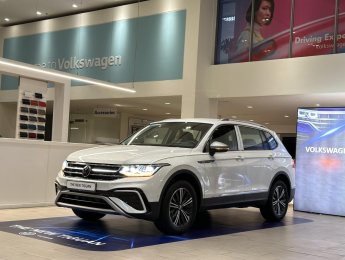 Volkswagen Tiguan 2023 - Màu trắng kiểu dáng mới trẻ trung hơn - Khuyến mãi 50% trước bạ và quà tặng có xe lái thử