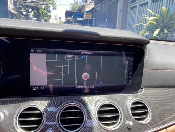Mercedes-Benz E300 2016 - xe màu trắng