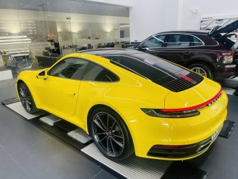 Porsche 911 2021 - Xe màu vàng